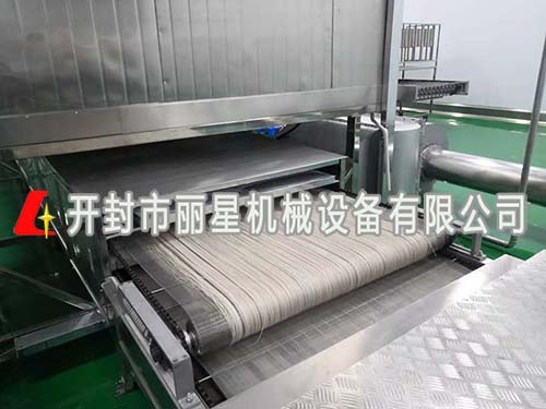 現(xiàn)代化粉條加工廠(chǎng)用粉絲機(jī)設(shè)備有什么特點(diǎn)？